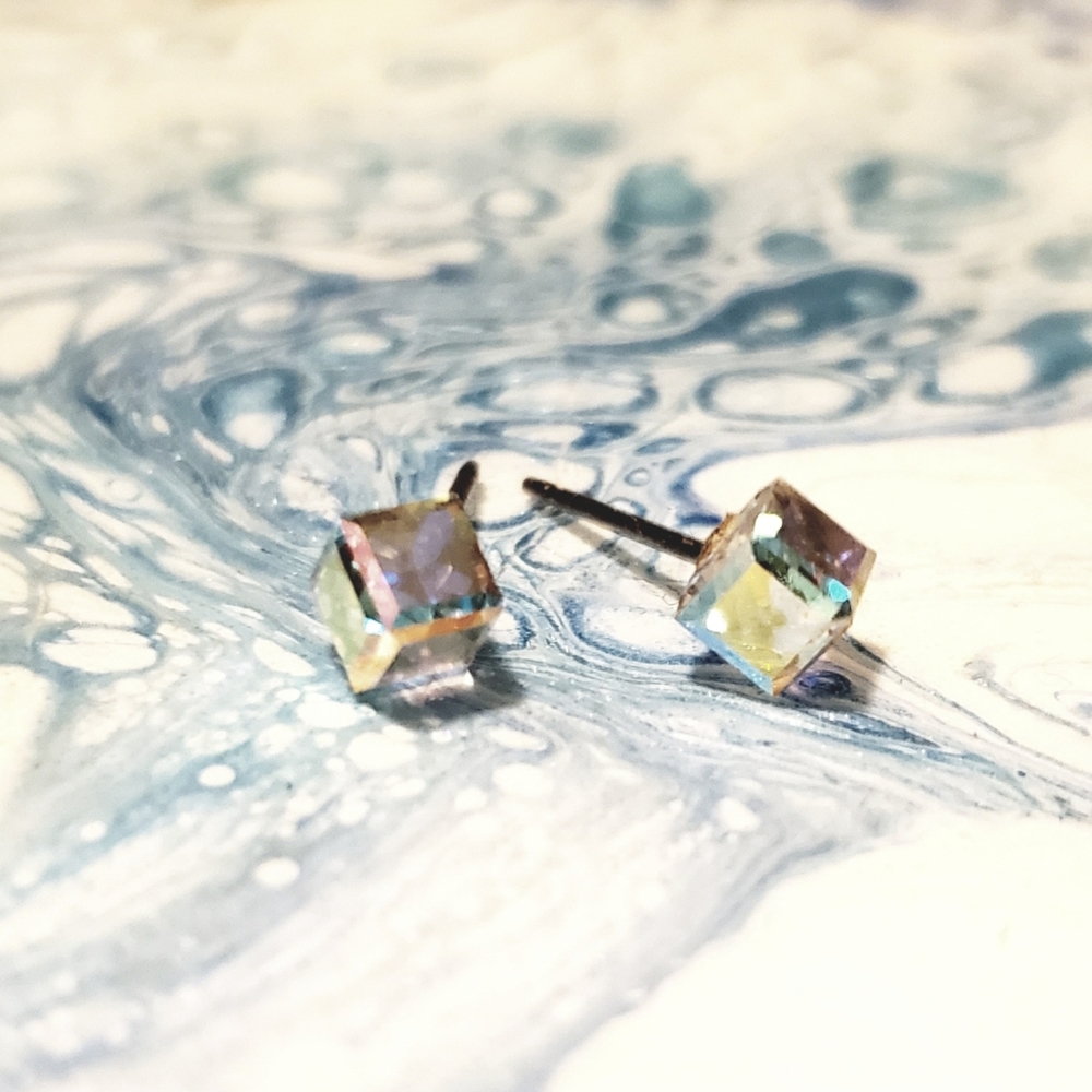 Cube Iridescent stud earrings